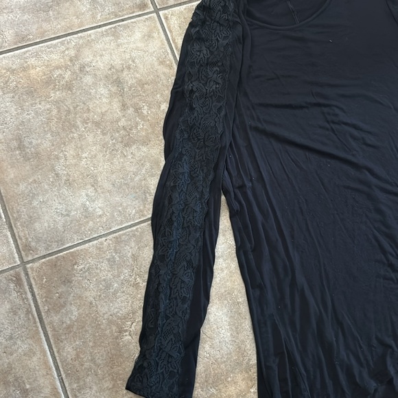 Apt. 9 Black Side wing Tunic with lace overlay sleeves - Picture 2 of 7